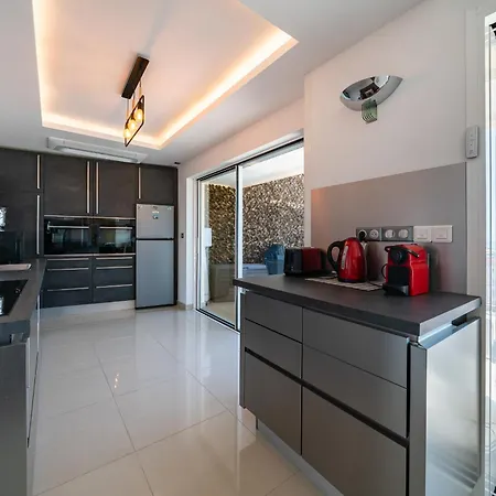 Daire 4 Person With Sea View Croisette Cannes